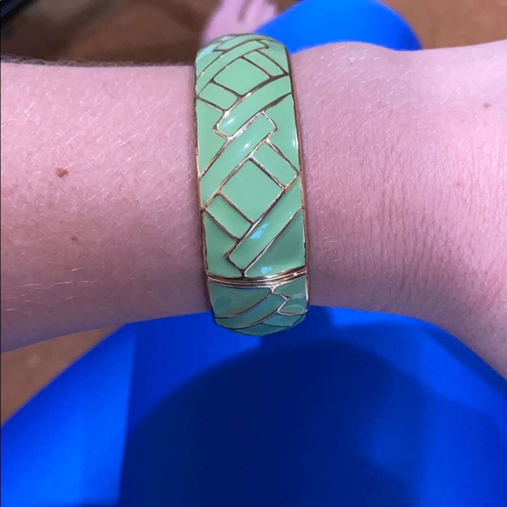 Clip on green bracelet !